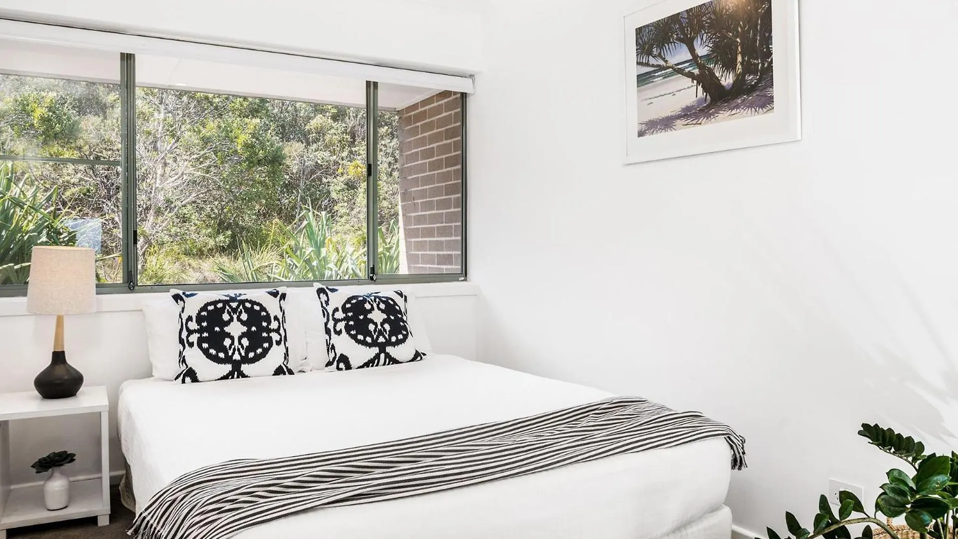 A Perfect Stay - 11 James Cook Apartments  Byron Bay