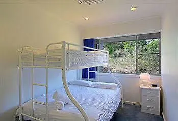A Perfect Stay - 11 James Cook Apartments  Byron Bay